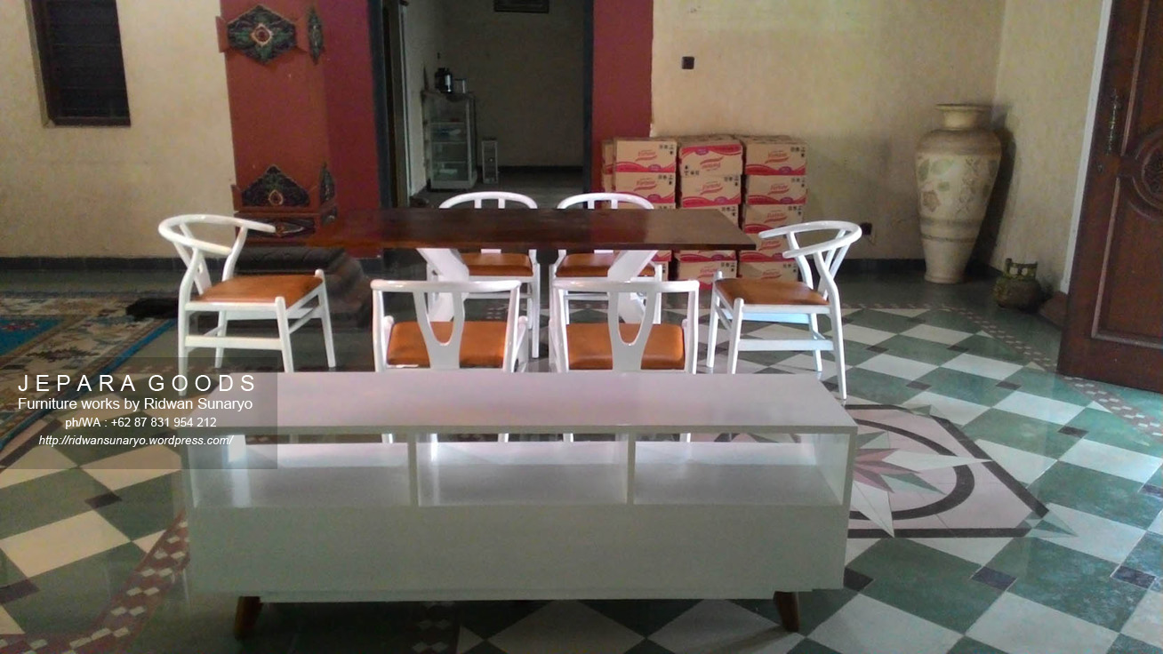 Membeli Furniture Ridwan Sunaryo