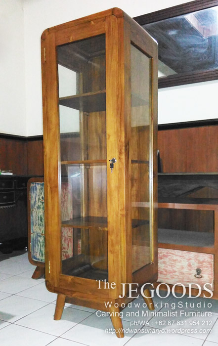 cabinet display lemari  kaca retro  vintage  jati  jepara 